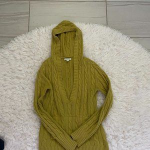 Cable, hooded sweater
